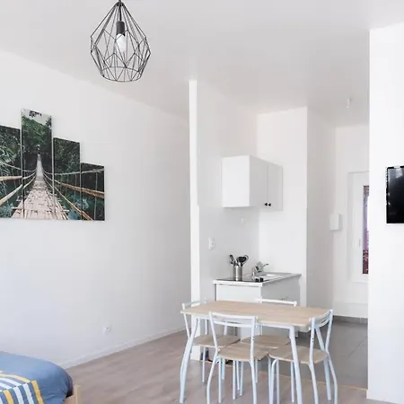 شقة Studio Meuble 1er Etage , Centre Ville De *
